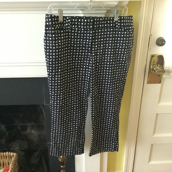 Ann Taylor Signature Capri Black White Circle - Sz 10 - Picture 8 of 9